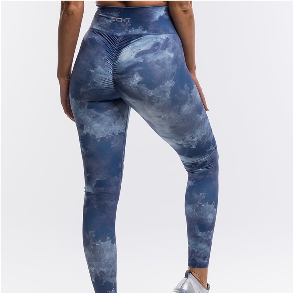 ECHT- Coral Scrunch Leggings (Sky Blue) Size M